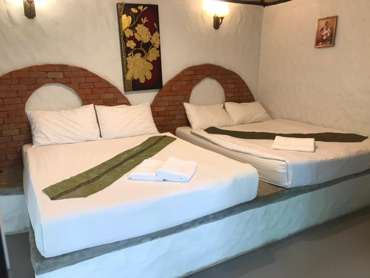 Baan Pong Tara Hotel Suan Phueng Luaran gambar