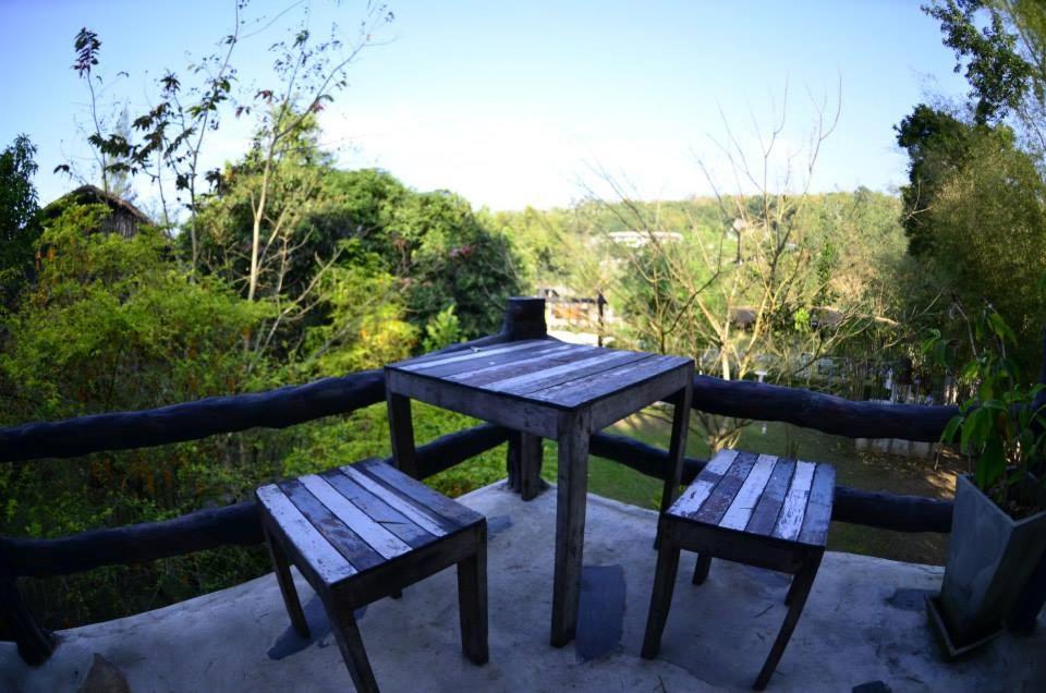 Baan Pong Tara Hotel Suan Phueng Luaran gambar