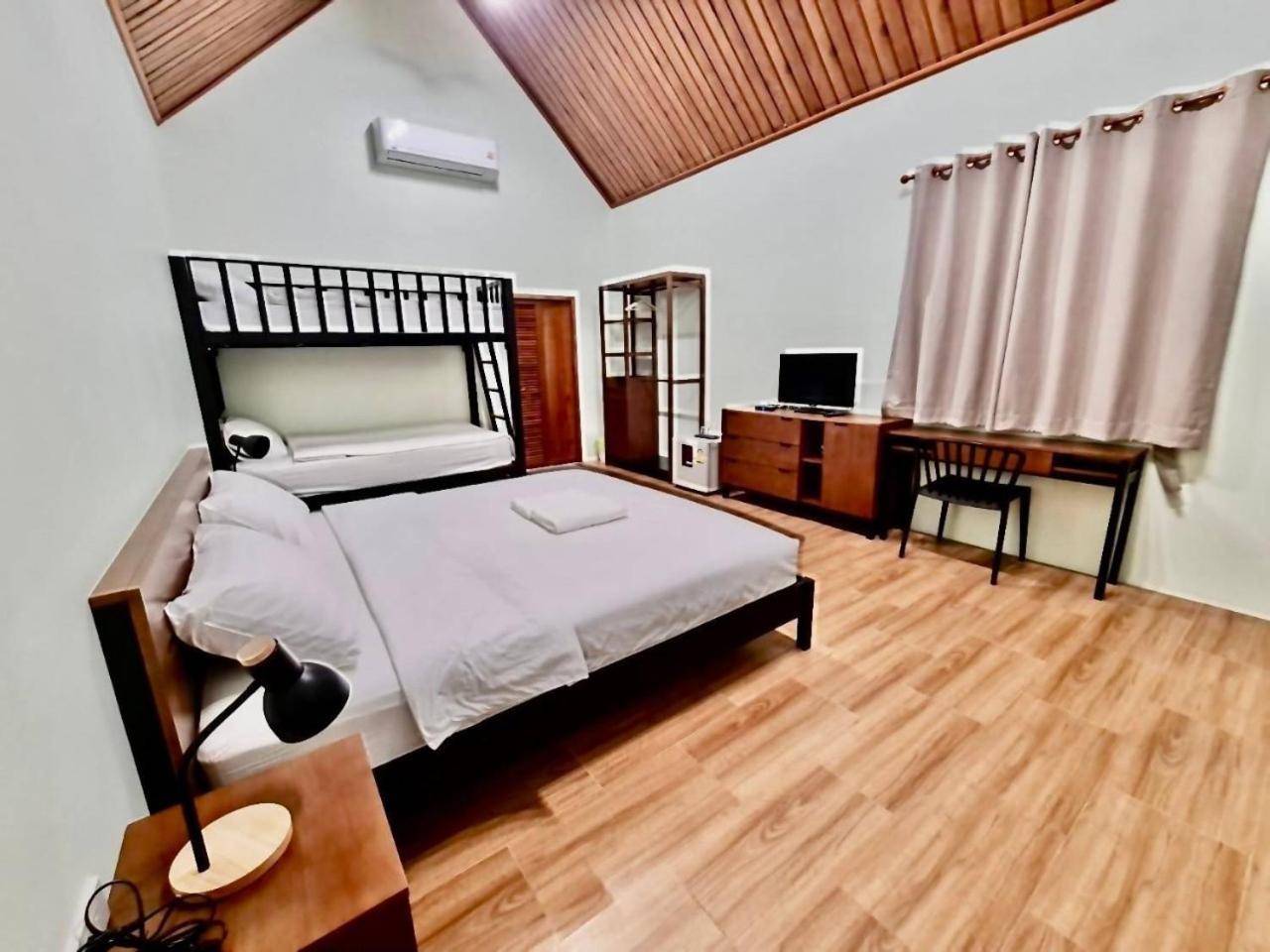 Baan Pong Tara Hotel Suan Phueng Luaran gambar