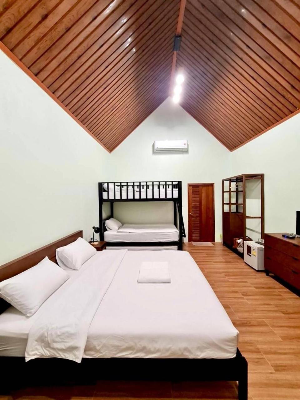 Baan Pong Tara Hotel Suan Phueng Luaran gambar