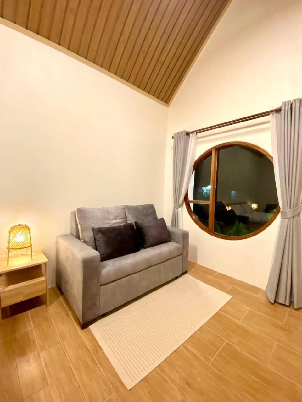 Baan Pong Tara Hotel Suan Phueng Luaran gambar