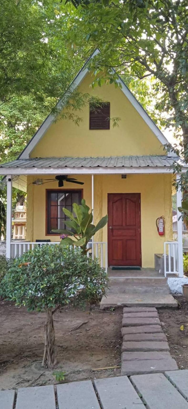 Baan Pong Tara Hotel Suan Phueng Luaran gambar