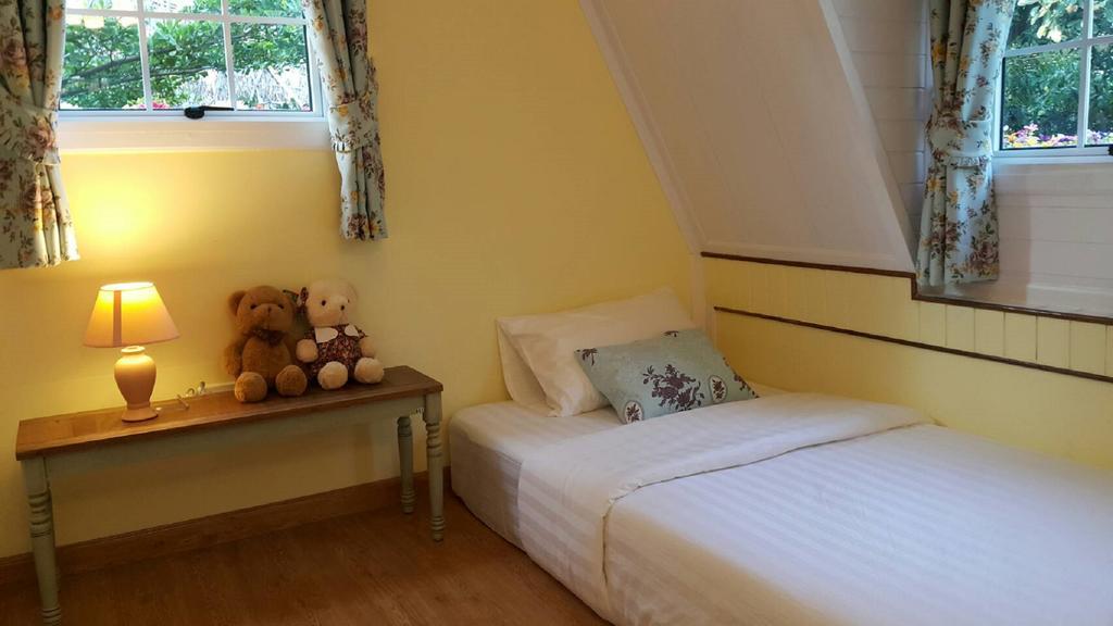 Baan Pong Tara Hotel Suan Phueng Luaran gambar