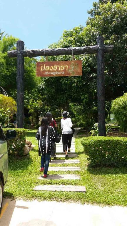 Baan Pong Tara Hotel Suan Phueng Luaran gambar