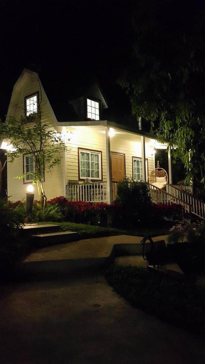 Baan Pong Tara Hotel Suan Phueng Luaran gambar